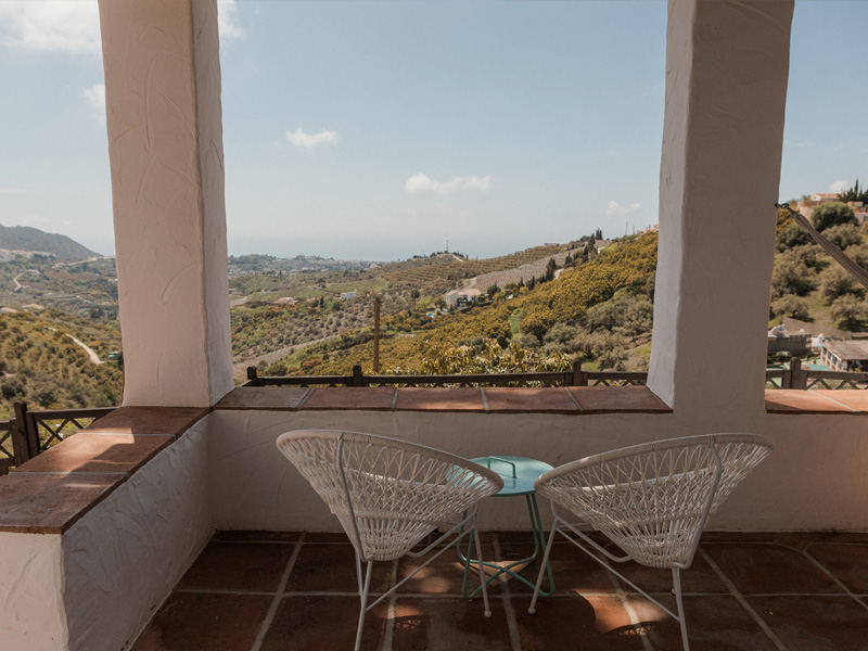 hotel en frigiliana encanto costa del sol habitaciones porche 2